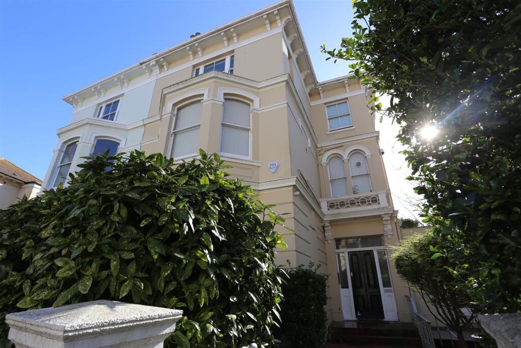 99a Buckingham Road External.JPG