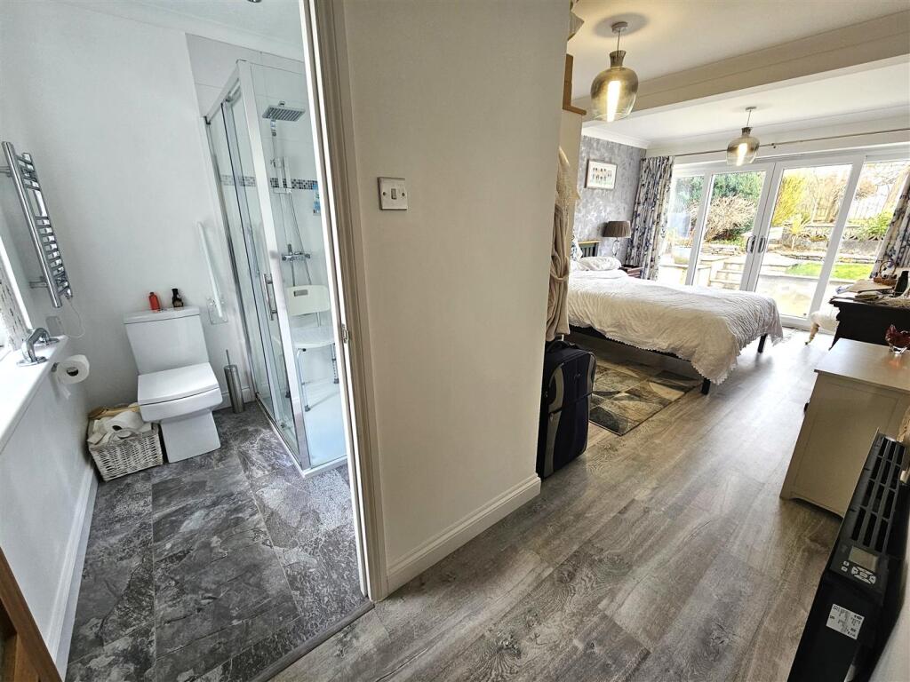 Master and En Suite.jpg