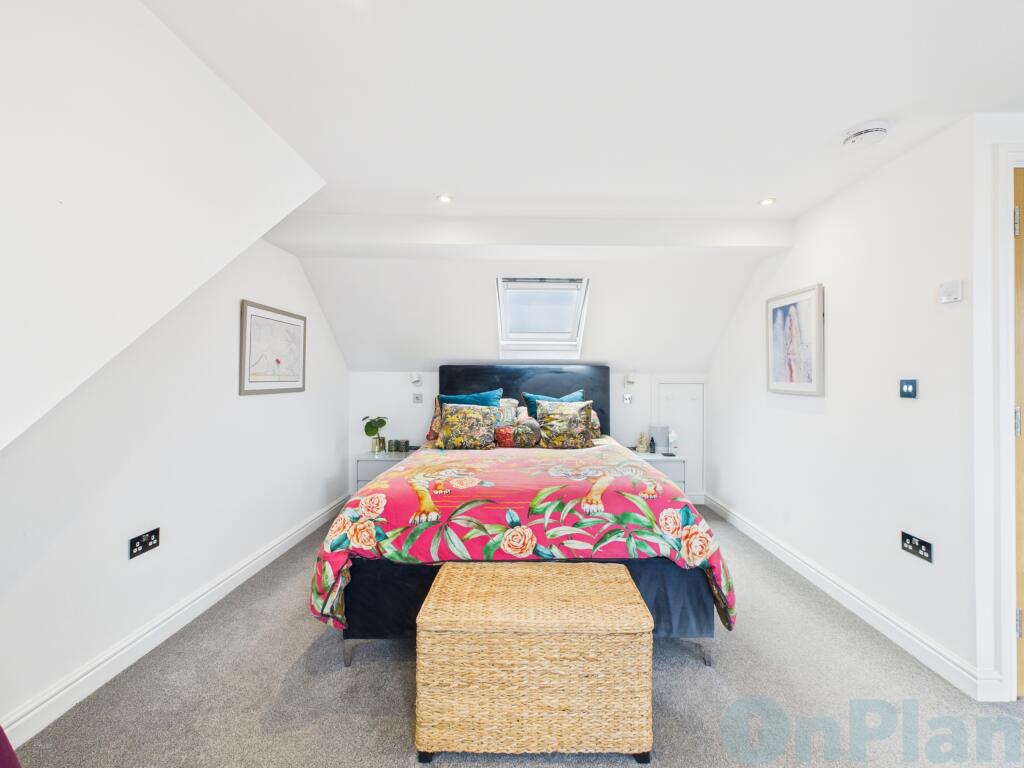 CAM04024G0-PR0029-STILL013