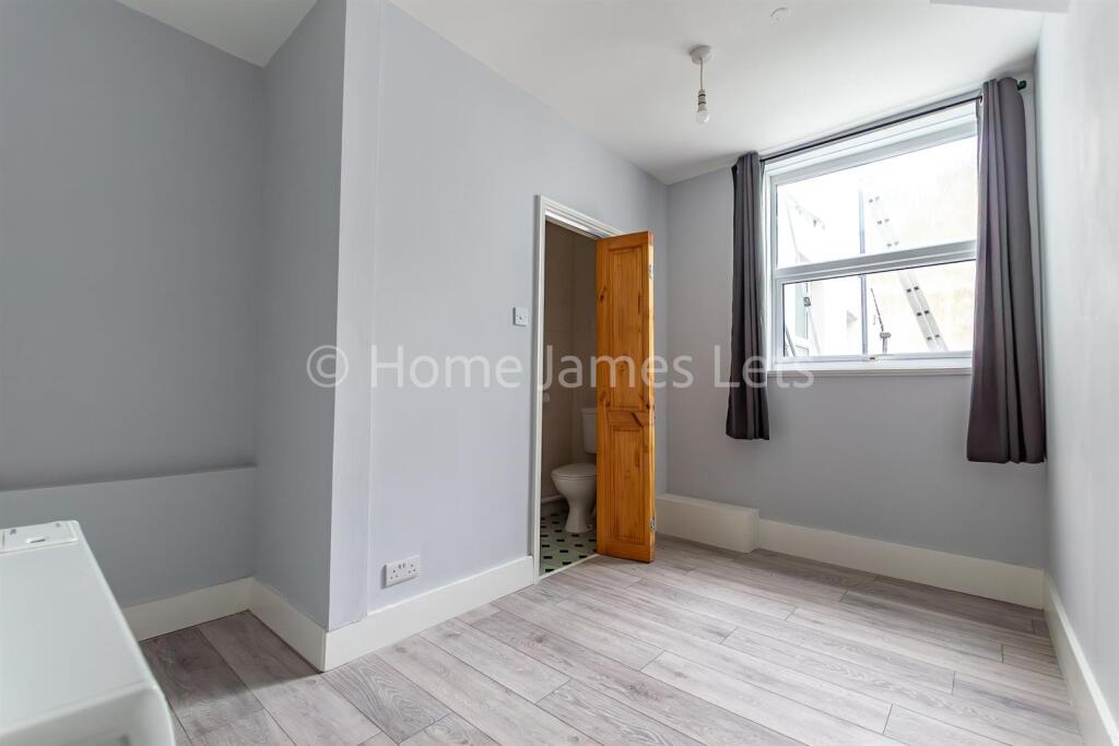 18654172-Bedroom1.jpg