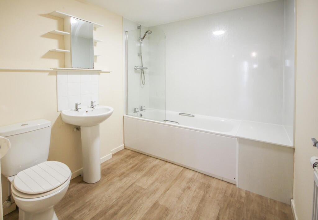 12 Balmoral - Red...