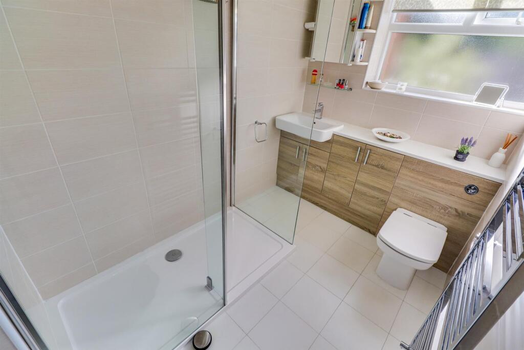 SHOWER ROOM/W.C.