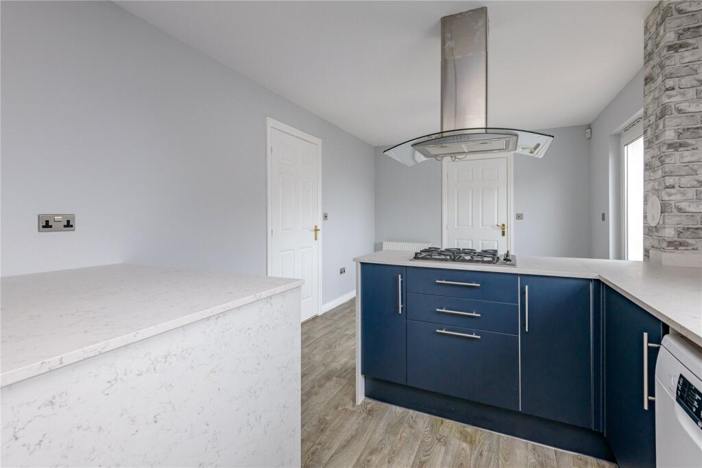 Hawk Crescent 16