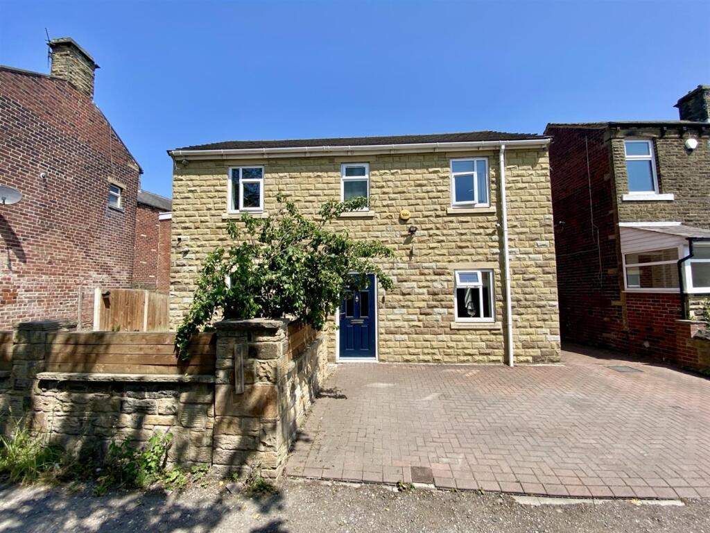 Bramleys Estate Agents - Savile Place - Mirfield (