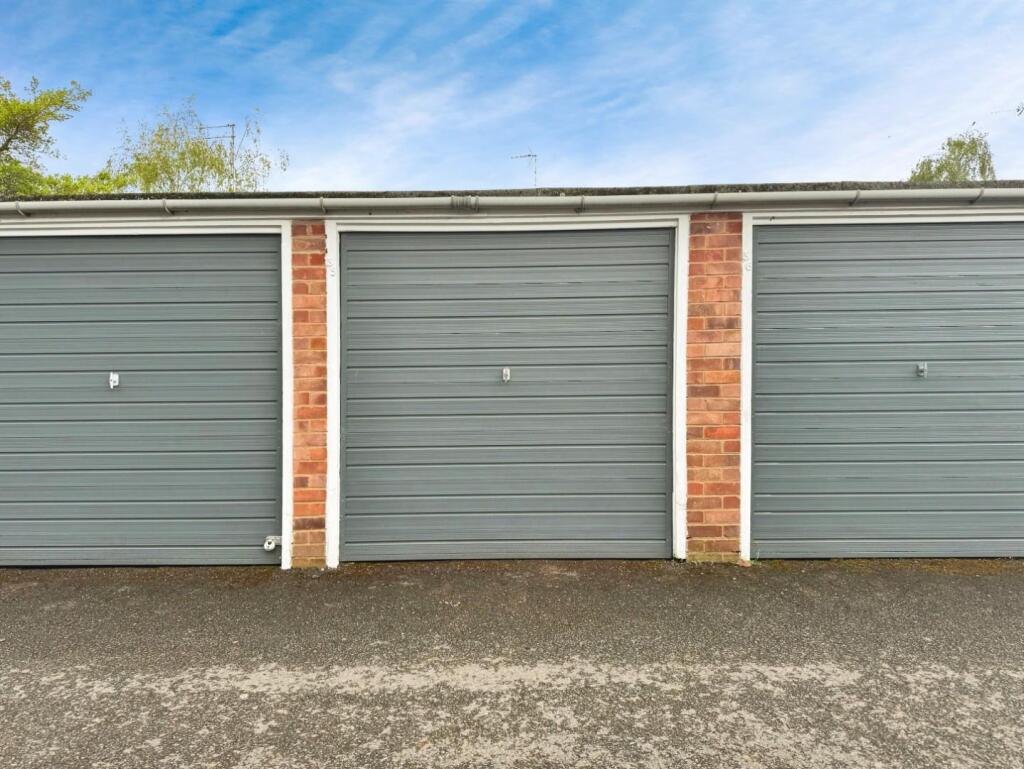 dc268bce-Garage 20Front.jpg