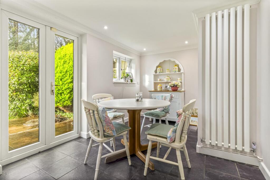 5 Parklands Ave New-015.JPG