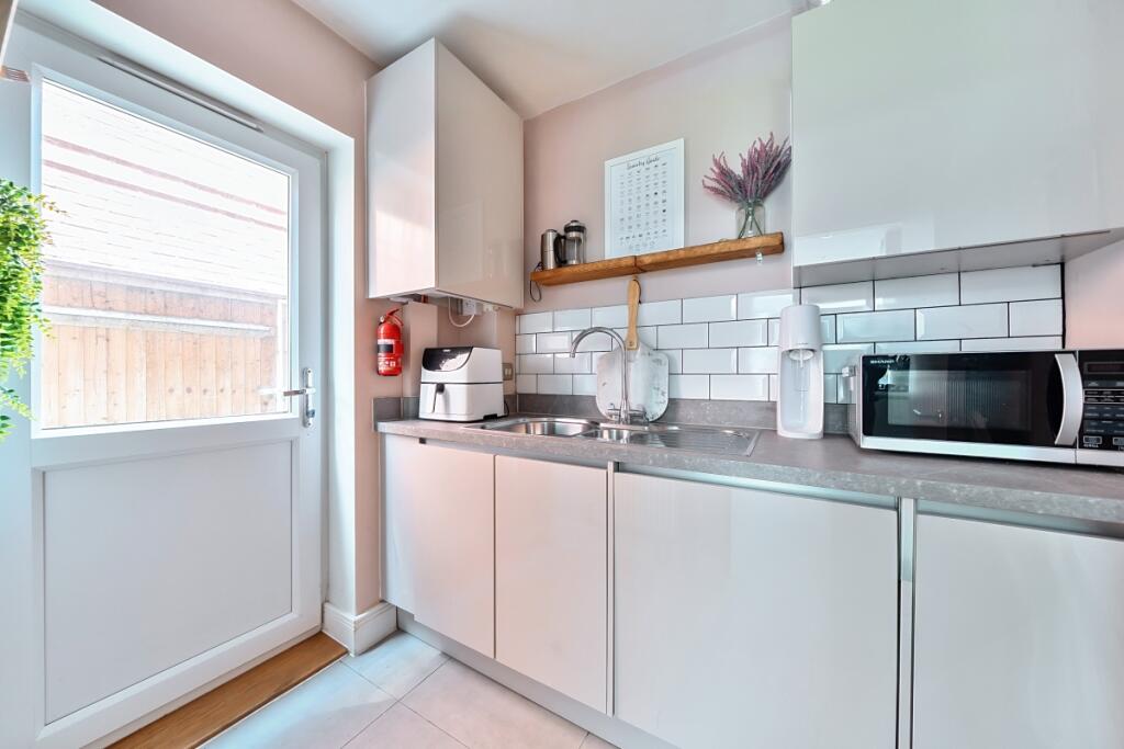 1297268-4-6838558...