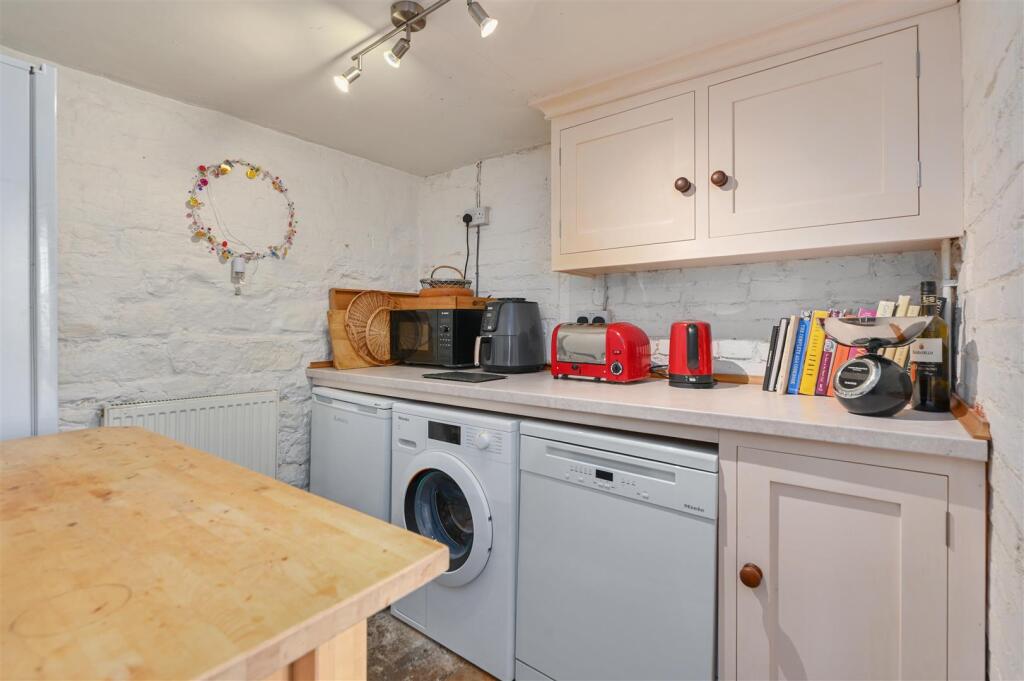 11 Hill Street TN34 (33).jpg