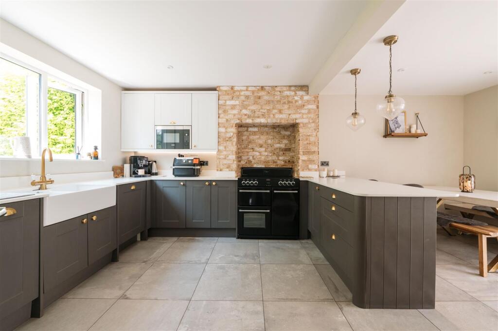 6 Whitwell Road, St. Pauls Walden-09.jpg