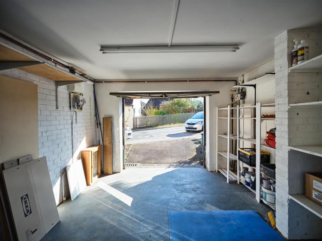 Garage 1.jpg