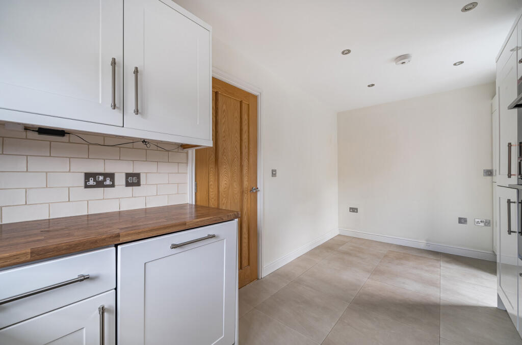 1386947-9-692ef40...