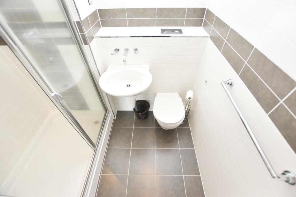 Ensuite.JPG