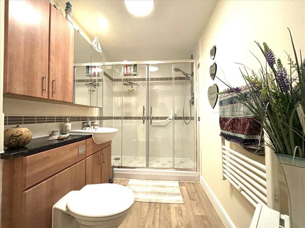 SHOWER ROOM