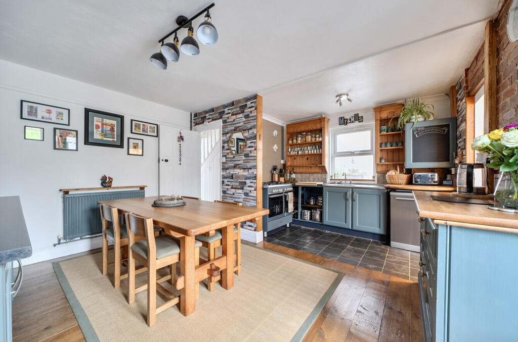 1384885-10-692711...