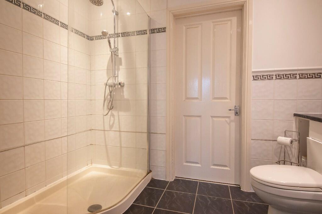 JACK &amp; JILL ENSUITE