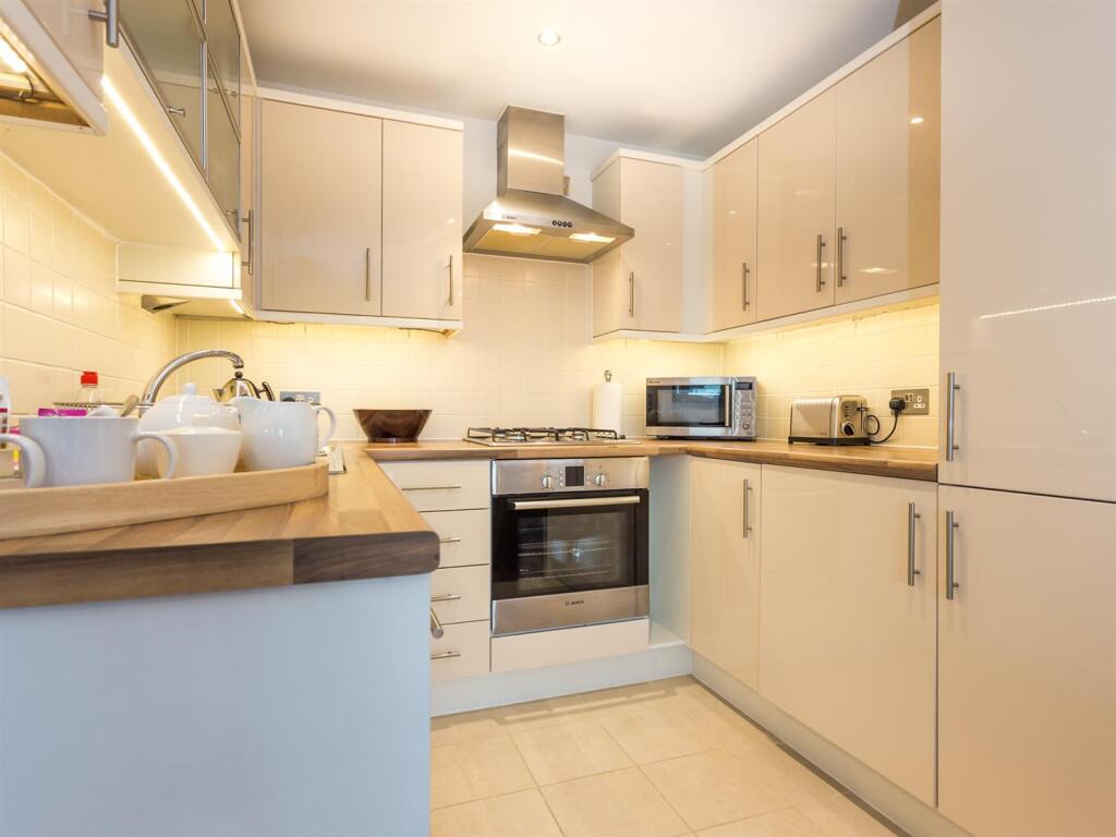 Living area and kitchen-3_2048_X_1536.jpg