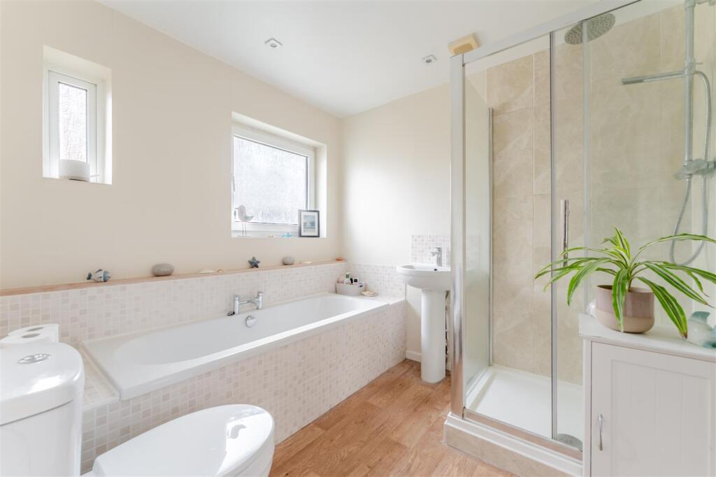 17 Court Avenue, Yatton1.jpg