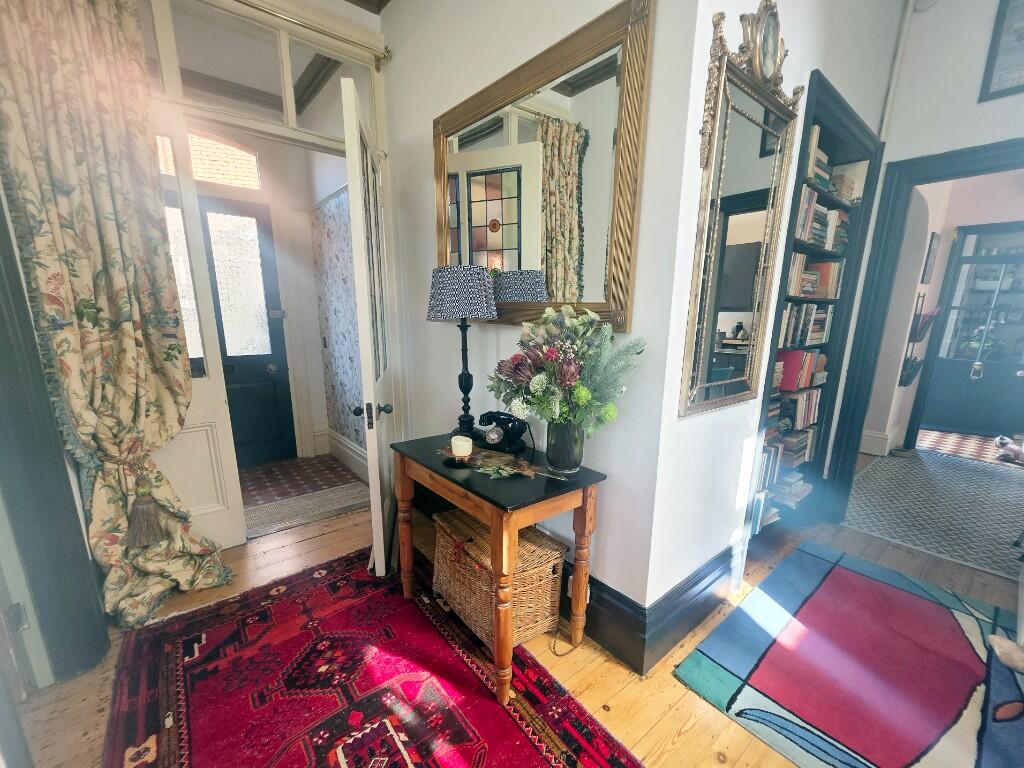 L-Shaped Hallway