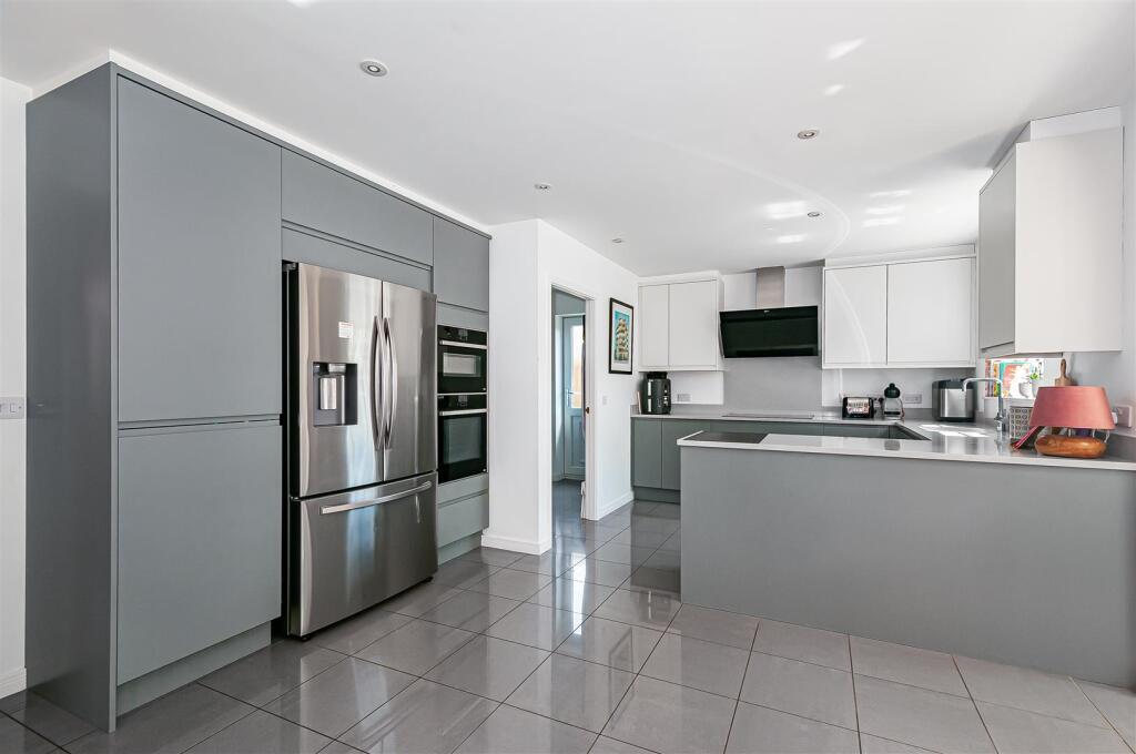5 Sycamore Close -26.jpg