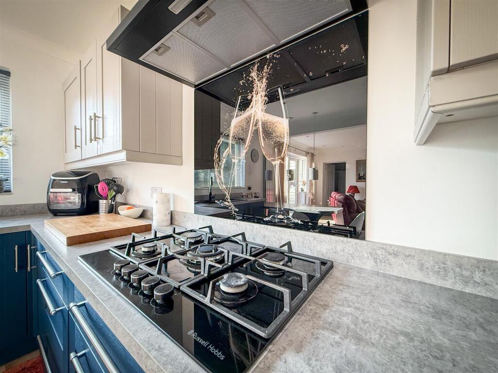 ALTERNATE KITCHEN/DINING AREA VIEW