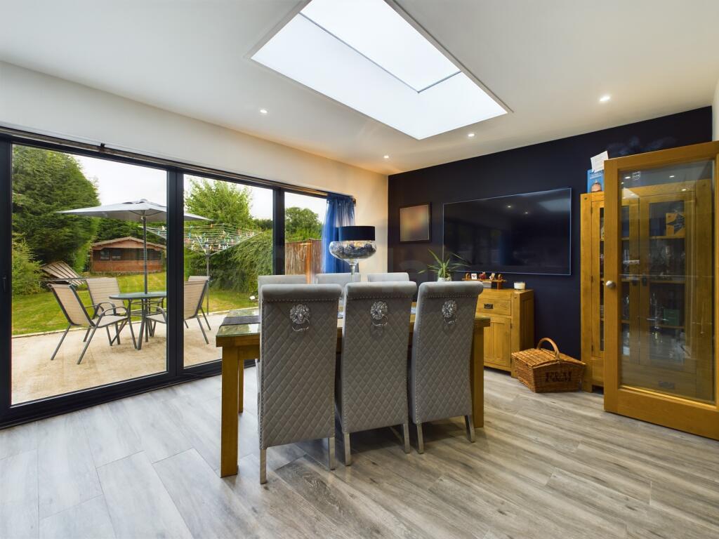 CAM04024G0-PR0008-STILL011