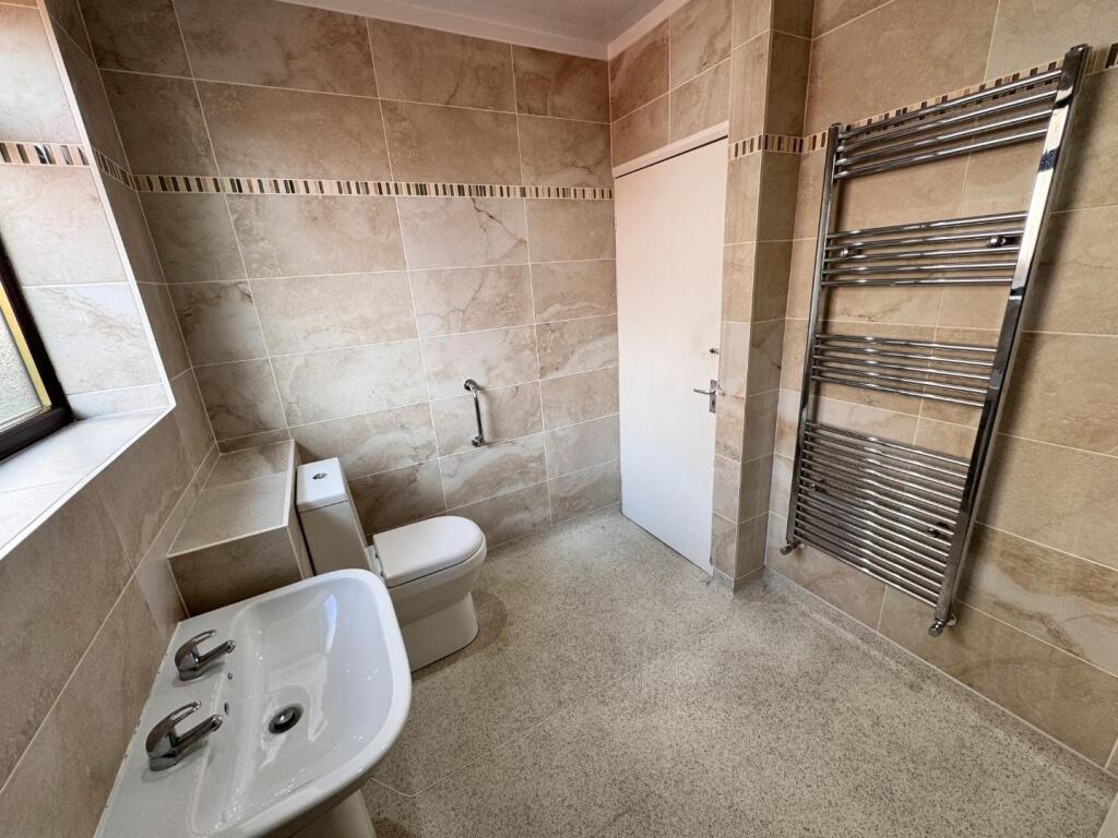SHOWER ROOM