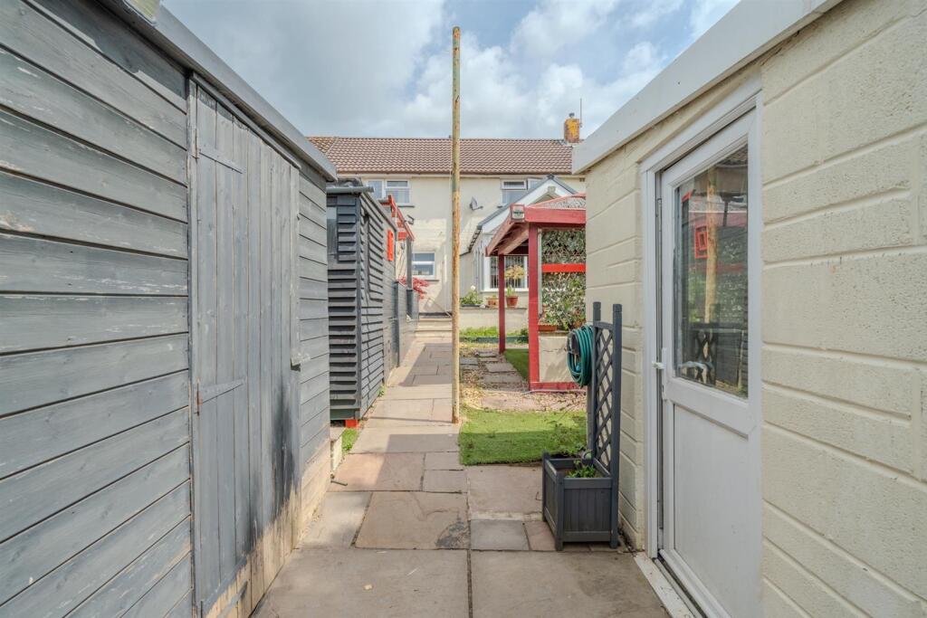 92 Court Farm Road-27.jpg