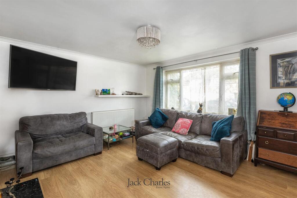 43 The Cherry Orchard, TN11 0HU 003.jpg