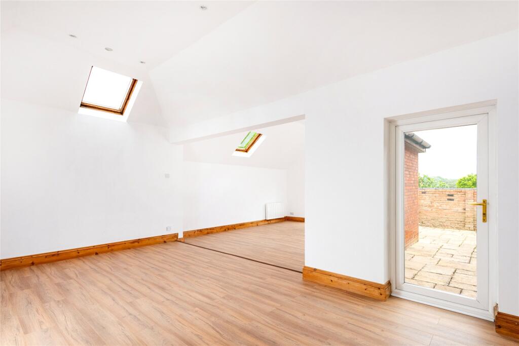 Studio/Sitting Rm