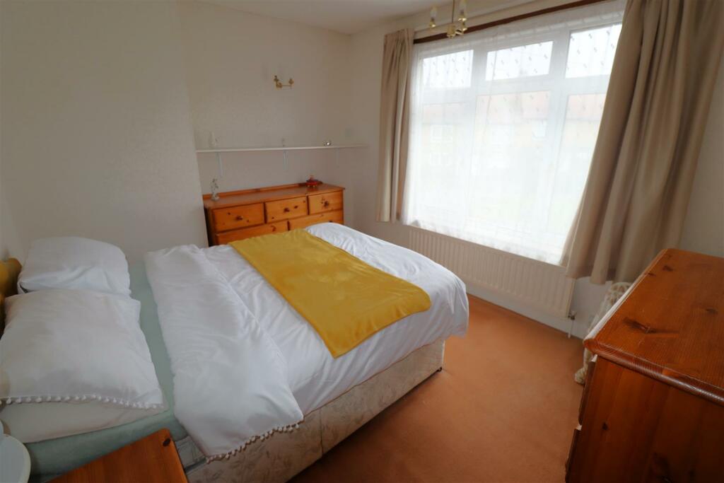 Bed1 (4).JPG
