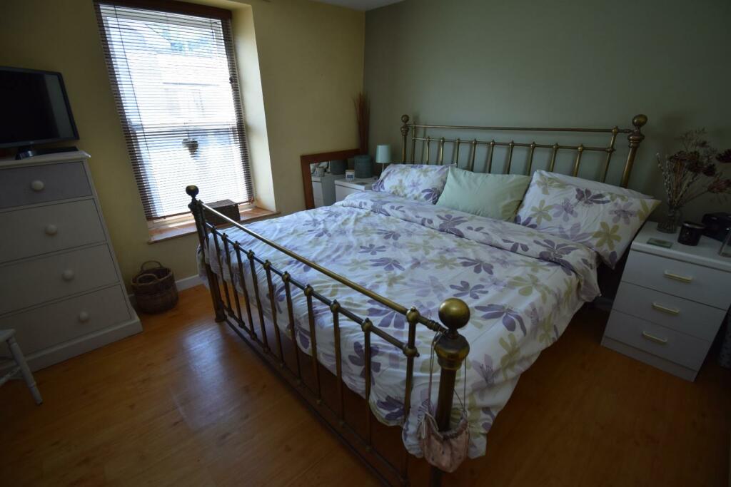 Bedroom 2.JPG
