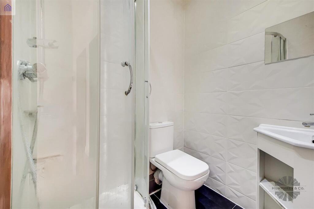 3_Bathroom-0.jpg