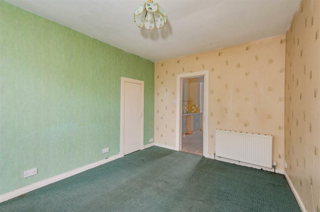 1R 3 Burnside Street Dundee-4.JPG