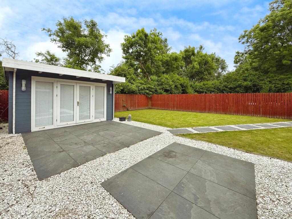 Garden patio and entertaining area