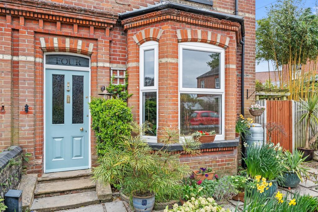 4 Bartholomews Close - 004.JPG
