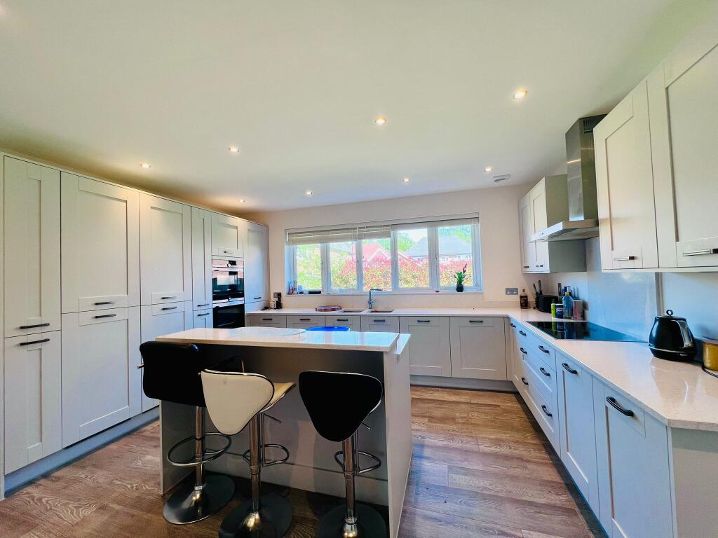 KITCHEN (2).jpg
