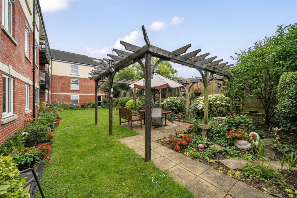Owners Patio Area.jpg
