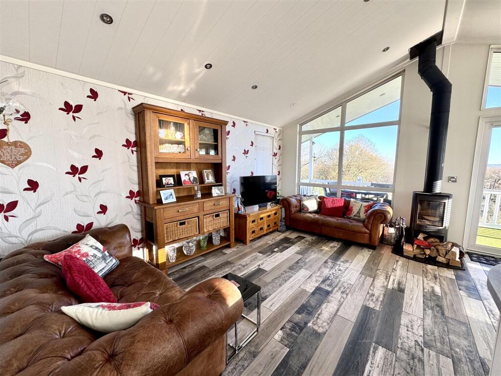 OPEN PLAN KITCHEN/LIVING/DINING ROOM