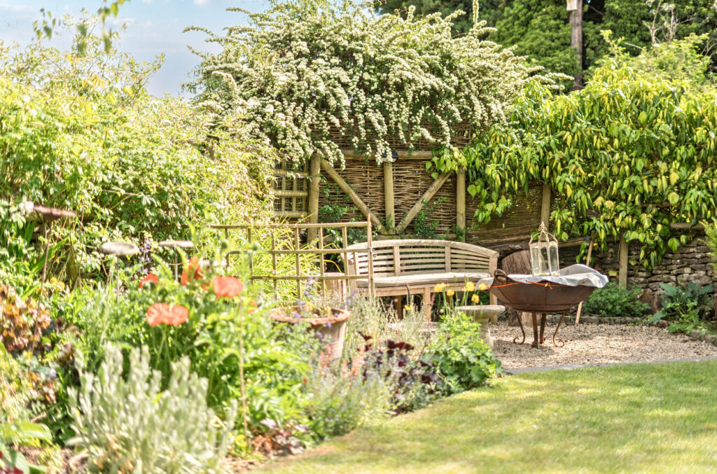 1297476-15-682f6b...