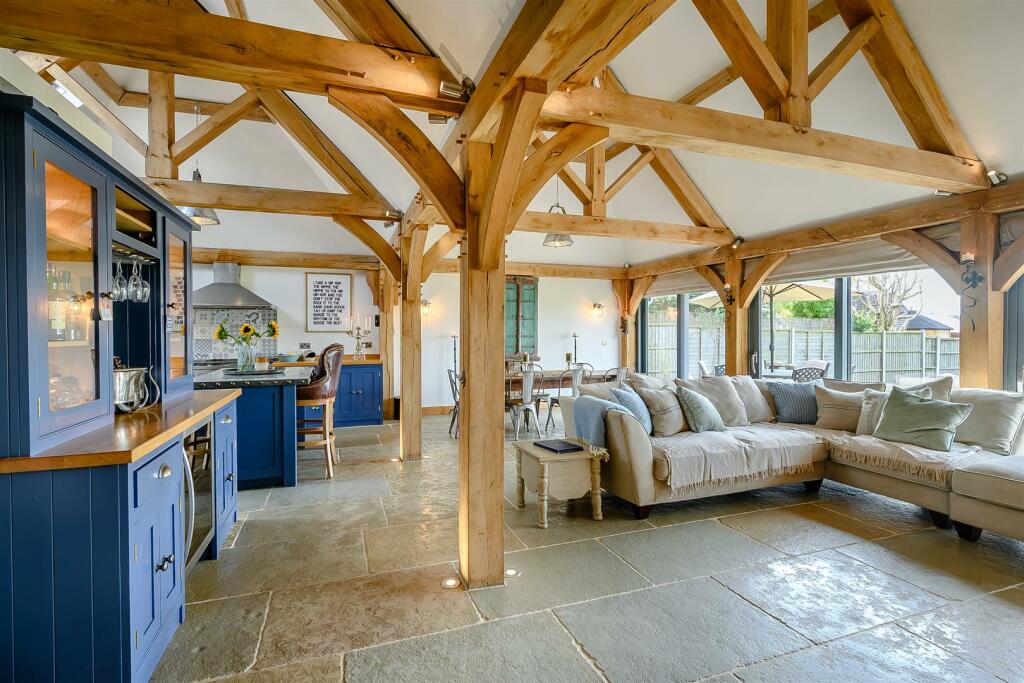 8568517-interior03.jpg