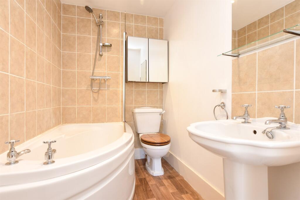 En-Suite Bathroom