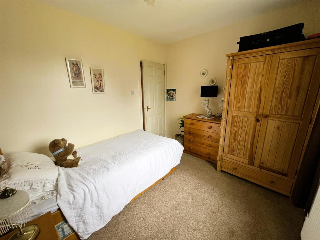 BEDROOM 2