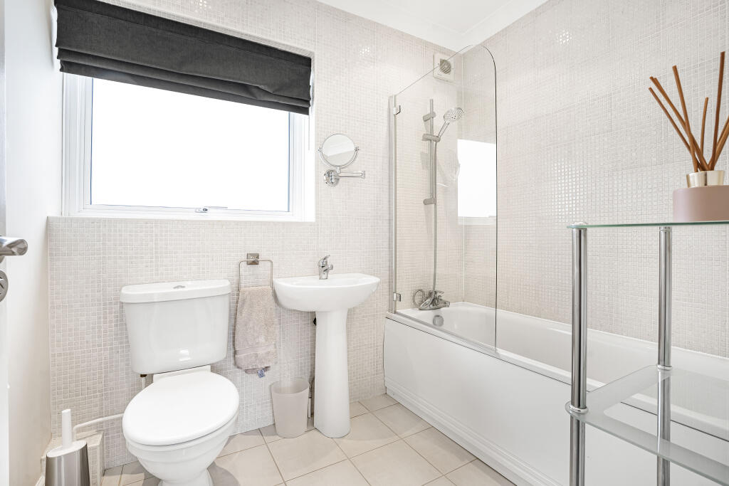 En-Suite Bathroom