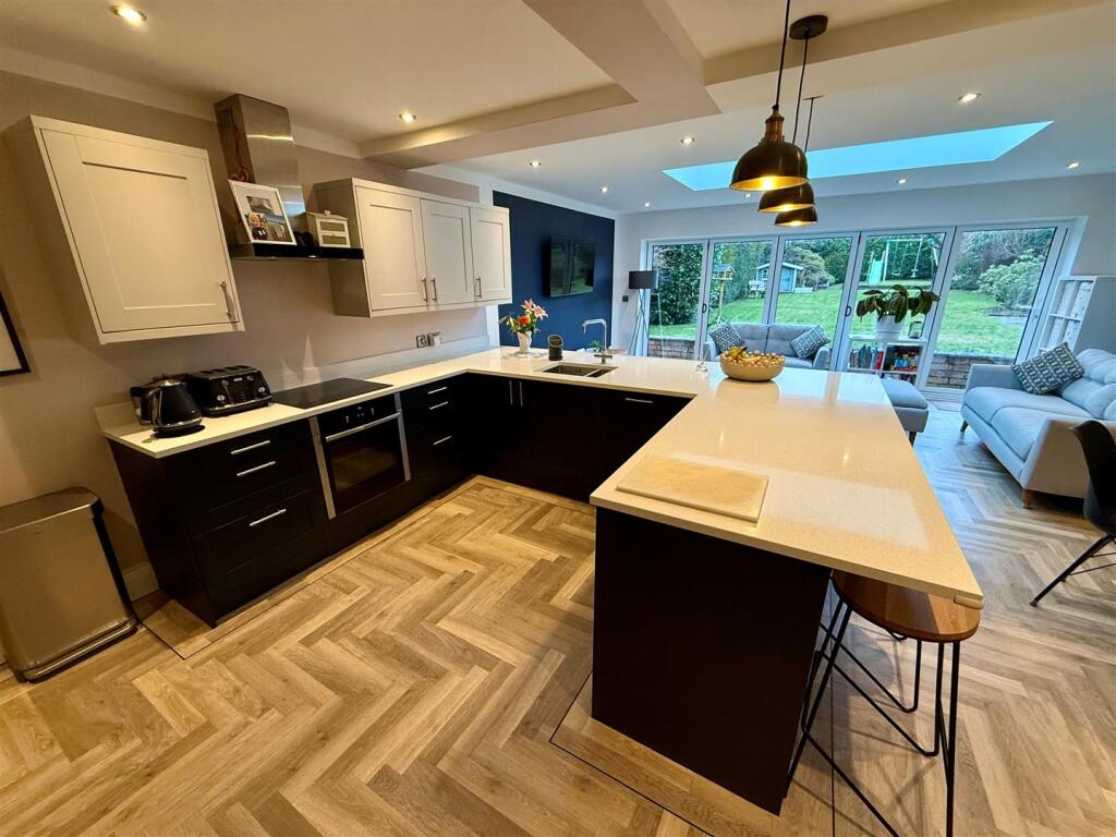 SR67 Kitchen3.jpg