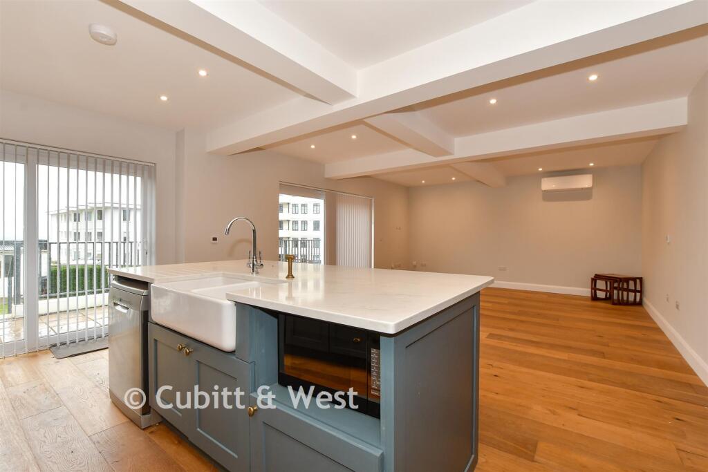 Lounge/Kitchen