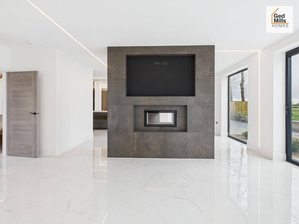 FEATURE FIREPLACE