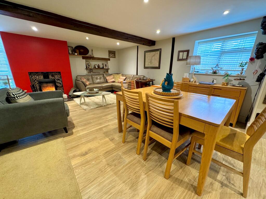 Lounge/ Diner - House