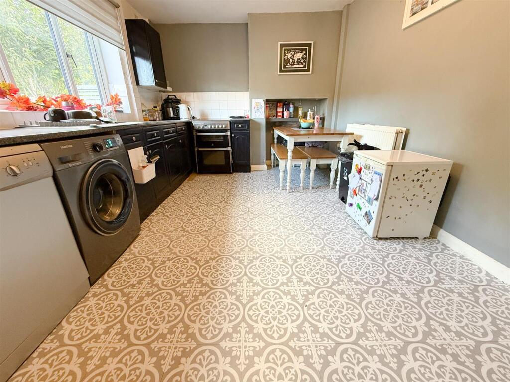 KITCHEN DINING ROOM