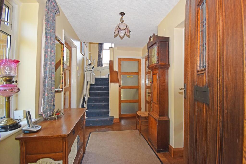 44 Church Road, hall.jpg