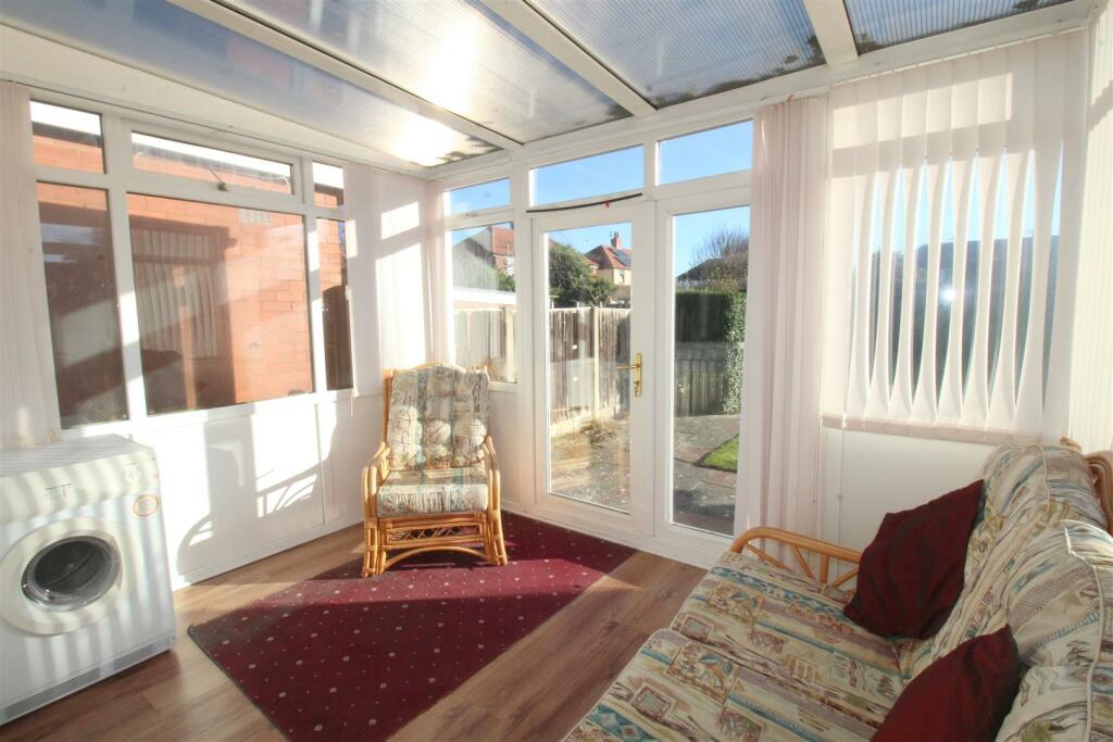 Cross Street, 36 - Conservatory 1.JPG
